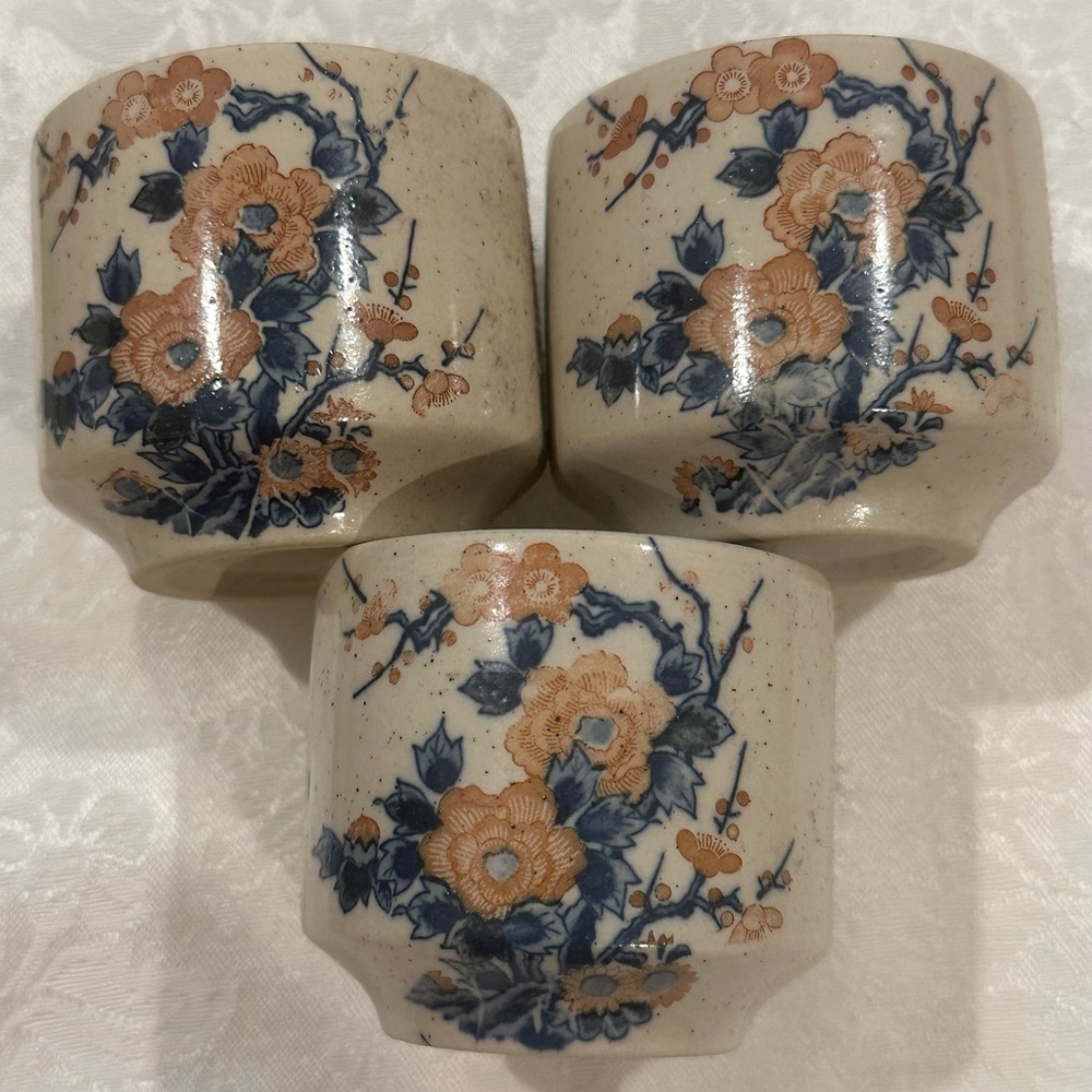 Three small ceramic Oriental tea cups